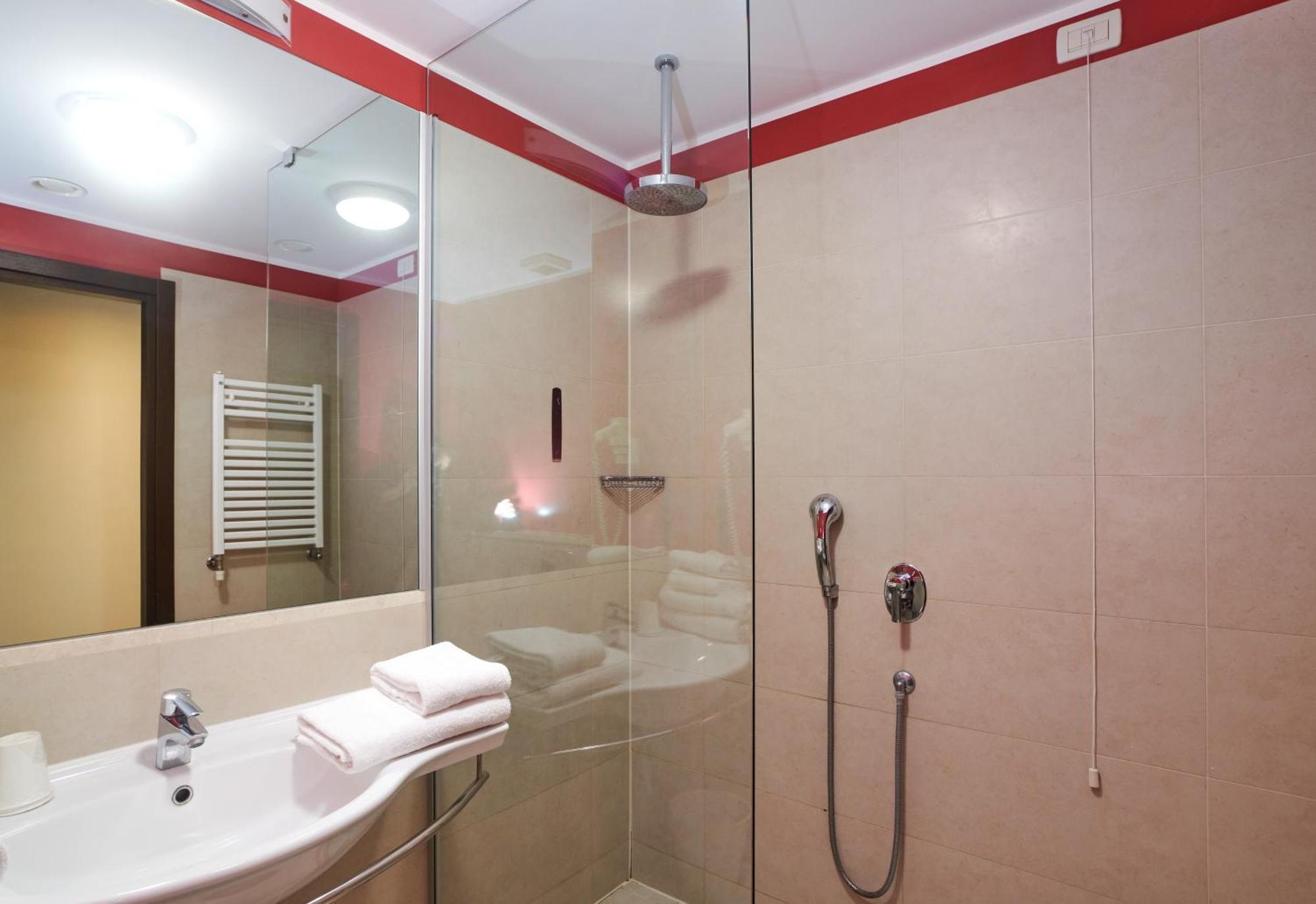Kona Hotel Verona By Kleos Group Collection Неґрар Екстер'єр фото